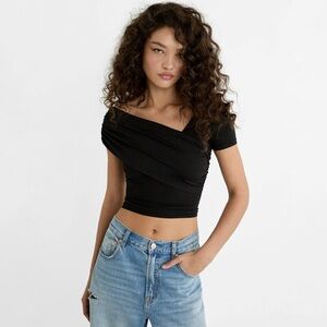 STRADIVARIUS Asymmetric Neckline Crop